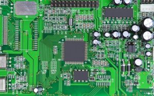 How to Clean PCBs Without Leaving Dust Using Cleanroom Wipes